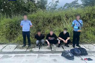 这？艾克森曾透露：教练组当时决定，没法让归化同时出场